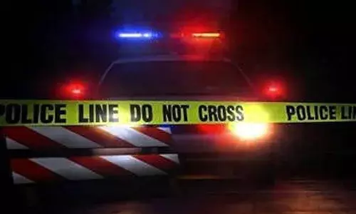 ആഭണങ്ങള്‍ക്കായി വയോധികയെ കൊലപ്പെടുത്തി; മൃതദേഹം ട്രോളി ബാഗിലാക്കി ട്രെയിനില്‍ ചെന്നൈയിലെത്തിച്ചു; യാത്രക്കാര്‍ക്ക് സംശയം തോന്നിയതോടെ പോലിസ് പരിശോധന:  സ്വര്‍ണപ്പണിക്കാരനും 17കാരിയായ മകളും അറസ്റ്റില്‍