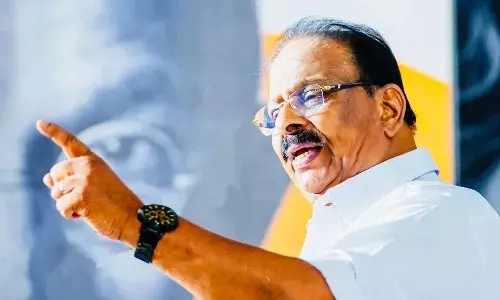 എന്നിട്ട് കള്ളപ്പണം രണ്ട് ചാക്ക് കൊണ്ടുപോയോ? പോലീസിന്റേത് ആണത്തമില്ലാത്ത തെമ്മാടിത്തം; മുറിക്കകത്ത് പൊലീസുകാരെ പൂട്ടിയിടണമായിരുന്നു; പാതിരാത്രി വനിതാ നേതാക്കളുടെ മുറിയില്‍ പരിശോധന നടത്തിയതിന് എന്ത് ന്യായീകരണമാണുള്ളത്? ആഞ്ഞടിച്ചു കെ സുധാകരന്‍