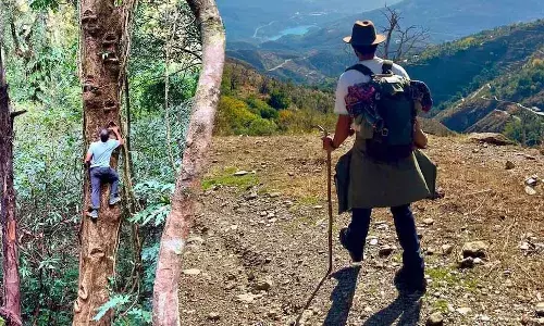 അപ്പൂ നീ ഇതൊങ്ങോട്ടാടാ അച്ഛന്‍ നിനക്കായി കാത്തിരിക്കുന്നു;മകനെ മടങ്ങി വരൂ; ബാഗും തൂക്കി പോകുന്ന പ്രണവ് മോഹന്‍ലാലിനെ കണ്ട് ആരാധകര്‍