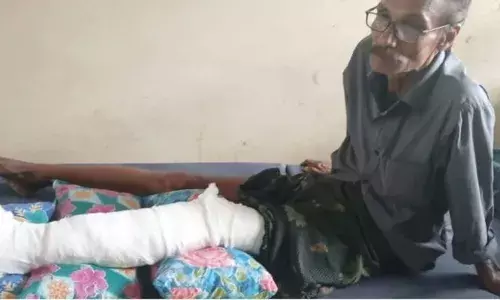 കോഴിക്കോട് രാത്രി വീട്ടില്‍ കയറി ഗൃഹനാഥനെയും മകനെയും അക്രമിച്ചു; മുഖത്ത് കറുപ്പ് ചായം തേച്ചും, ഹെല്‍മെറ്റ് ധരിച്ചുമാണ് സംഘം എത്തിയത്; കേസിൽ അന്വേഷണം ആരംഭിച്ച് പോലീസ്