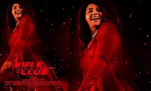 ചുവന്ന ഗൗണിൽ നിറ ചിരിയുമായി ഇട്ടിയാനം; ആഷിഖ് അബു ചിത്രത്തിലെ വാണി വിശ്വനാഥന്റെ ക്യാരക്ടർ പോസ്റ്റർ പുറത്ത്; പ്രതീക്ഷ നൽകി റൈഫിള്‍ ക്ലബ്