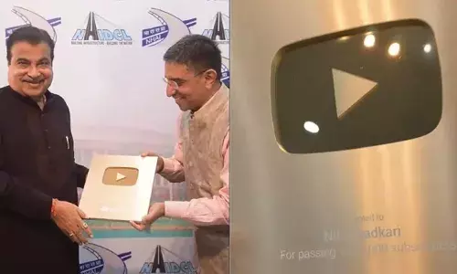 ജനവിശ്വാസത്തിന്റെയും പിന്തുണയുടെയും പ്രതീകം; യൂട്യൂബ് ഗോള്‍ഡന്‍ ബട്ടന്‍ ഏറ്റുവാങ്ങി നിതിന്‍ ഗഡ്കരി