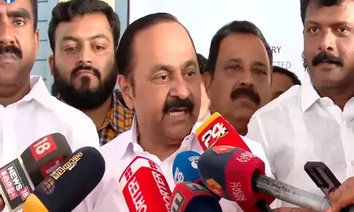 വടകരയിലെ കാഫിര്‍ സ്‌ക്രീന്‍ ഷോട്ടും തൃക്കാക്കരയിലെ നഗ്‌നദൃശ്യവും പോലെ നീല ട്രോളിയും സി.പി.എം ഉണ്ടാക്കിയ കഥ; ദൃശ്യങ്ങള്‍ ജില്ലാ സെക്രട്ടറി എങ്ങനെ കണ്ടു? പൊലീസിനെ വിട്ട് വനിതാ നേതാക്കളെ അപമാനിച്ച മന്ത്രിയെ വെറുതെ വിടില്ലെന്നും വി ഡി സതീശന്‍