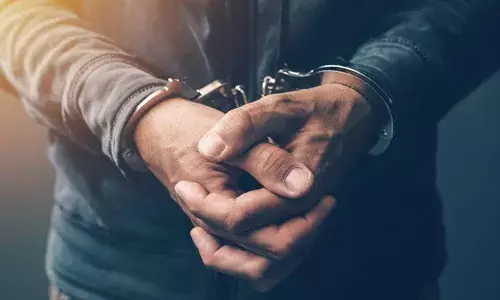 ആശുപത്രിയുടെ ക്യൂആര്‍ കോഡിന് പകരം സ്വന്തം ക്യൂ ആര്‍കോഡ് കാണിച്ച് അരക്കോടിയിലേറെ തട്ടി; ക്യാഷ്യറായ യുവതി അറസ്റ്റില്‍