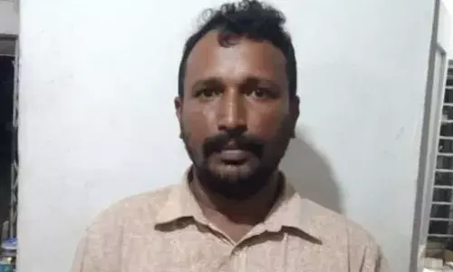 ഹാര്‍ബറിൽ അനതികൃത മദ്യം വിൽക്കുന്നതായി രഹസ്യ വിവരം; പരിശോധനക്കായി കൈ കാണിച്ചിട്ടും സ്‌കൂട്ടർ നിർത്താതെ പോയി; പ്രതിയെ പോലീസ് പിടികൂടിയത് സാഹസികമായി; പിടിച്ചെടുത്തത് 10 ലിറ്റര്‍ വിദേശ മദ്യം