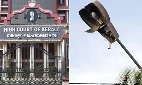 അറബിക്കടലിന്റെ റാണി എന്നാണ് നഗരത്തെ വിശേഷിപ്പിക്കുന്നത്;   എം.ജി. റോഡിലൂടെ നടക്കാനാകില്ല; വഴിവിളക്ക് കത്തിക്കാന്‍ കോടതിതന്നെ മേയറെ വിളിക്കേണ്ടി വരുമോ?