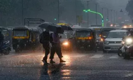 സംസ്ഥാനത്ത് മഴ തുടരും; ഇടിമിന്നലോട് കൂടിയ മഴയ്ക്ക് സാധ്യത; മൂന്ന് ജില്ലകളിൽ മഞ്ഞ അലർട്ട്; മുന്നറിയിപ്പ് നൽകി അധികൃതർ