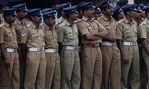 മാനസികസമ്മര്‍ദം കുറയ്ക്കാനുള്ള ഓണ്‍ലൈന്‍ ക്ലാസില്‍ വൈകി എത്തി; എട്ടു പോലീസുകാര്‍ക്ക് മെമ്മോ