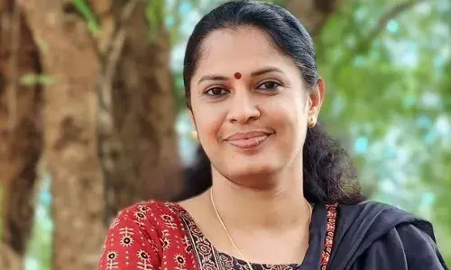 പാർട്ടിയിൽ നിന്നും തരംതാഴ്ത്തിയ വിവരം ദിവ്യയെ നേരിട്ട് അറിയിക്കാൻ നേതാക്കൾ ജയിൽ സന്ദർശിച്ചു