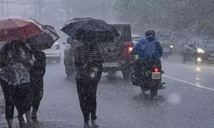 ബംഗാൾ ഉൾക്കടലിനു മുകളിൽ വീണ്ടും ചക്രവാതച്ചുഴി; സംസ്ഥാനത്ത് അതിശക്തമായ മഴയ്ക്ക് സാധ്യത; മൂന്ന് ജില്ലകളിൽ ഓറഞ്ച് അലർട്ട്; മുന്നറിയിപ്പ് നൽകി അധികൃതർ