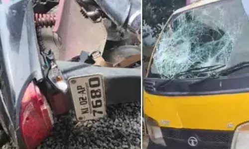 കൊല്ലത്ത് മിനി ട്രക്കും ബൈക്കൂം തമ്മിൽ കൂട്ടിയിടിച്ച് അപകടം; യുവാവിന് ദാരുണാന്ത്യം; കൂട്ടുകാരനെ ​ഗുരുതര പരിക്കുകളോടെ ആശുപത്രിയിൽ പ്രവേശിപ്പിച്ചു