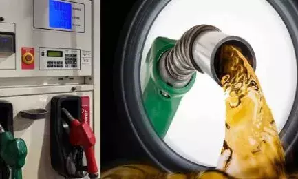 പമ്പിൽ നിന്ന് പെട്രോൾ അടിച്ചവർക്കെല്ലാം എട്ടിന്റെ പണി; യാത്രക്കാരെല്ലാം പാതി വഴിയിൽ നിന്നു; വണ്ടികൾ തകരാറിലായി; പരിശോധനയിൽ തെളിഞ്ഞത് ഞെട്ടിപ്പിക്കുന്നത്; പെട്രോളിൽ വെള്ളത്തിന്റെ അംശം; സംഭവം തിരുവനന്തപുരത്ത്