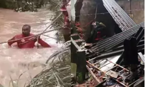 തിരുവനന്തപുരത്ത് ശക്തമായ മഴ; വ്യാപക നാശനഷ്ടം; തോടിലേക്ക് ഓട്ടോ മറിഞ്ഞ് ഒരാളെ കാണാതായി; തിരുവല്ല ബസ് സ്റ്റാന്‍ഡിന്‍റെ മതിൽ ഇടിഞ്ഞു വീണു; ഗതാഗതം തടസപ്പെട്ടു; മുന്നറിയിപ്പ് തുടരുന്നു