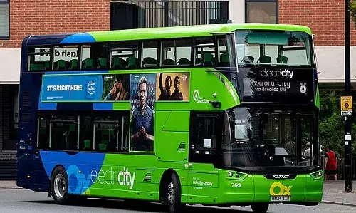 ഡബിള്‍ ഡക്കര്‍ ബസ്സില്‍ നിന്നും വീണ് യുവാവിന് ദാരുണാന്ത്യം; സംഭവത്തില്‍ അന്വേഷണം നടക്കുന്നതായി പോലീസ്