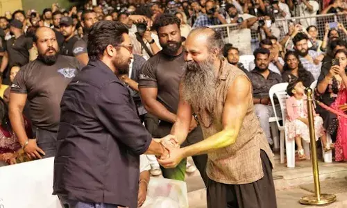 കളരിയില്‍ കരള്‍ നിറഞ്ഞ് കങ്കുവ; കളരി കണ്ട് വിയര്‍ത്തു പോയെന്ന് പ്രകടനത്തില്‍ വിസ്മയ ഭരിതനായ സൂര്യ