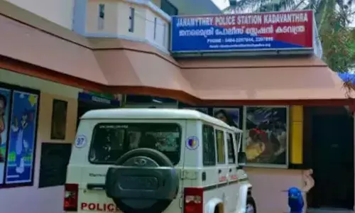 ആൺസുഹൃത്ത് ബന്ധത്തിൽ നിന്ന് പിൻവാങ്ങിയതിൽ വിഷമം; പിന്നാലെ ബെല്‍റ്റ് കഴുത്തിൽ കുരുക്കി യുവാവിന്റെ ആത്മഹത്യാശ്രമം; സംഭവം കടവന്ത്ര പോലീസ് സ്റ്റേഷനിൽ