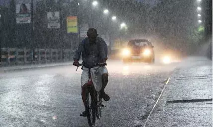 സംസ്ഥാനത്ത് വീണ്ടും മഴയ്ക്ക് സാധ്യത; ആറ് ജില്ലകളിൽ ഇടിമിന്നലോടെ മഴ പെയ്യും; മുന്നറിയിപ്പ് നൽകി കേന്ദ്ര കാലാവസ്ഥ വകുപ്പ്