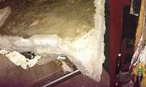 കണ്ണൂരില്‍ തിയേറ്ററിന്റെ വാട്ടര്‍ ടാങ്ക് തകര്‍ന്ന് വീണു; സിനിമ രണ്ടു കൊണ്ടിരുന്ന രണ്ടു പേര്‍ക്ക് പരുക്കേറ്റു