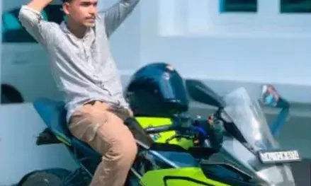 അമിത വേഗത ആപത്ത്..; നിയന്ത്രണം തെറ്റി എത്തിയ ബൈക്ക് ലോറിയിലിടിച്ച് അപകടം; യുവാവിന് ദാരുണാന്ത്യം