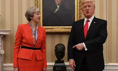 അധികാരമേറ്റാല്‍ ഉടന്‍ ബൈഡന്‍ എടുത്തുമാറ്റിയ ചര്‍ച്ചിലിന്റെ അര്‍ദ്ധകായ പ്രതിമ തിരികെ സ്ഥാപിക്കാന്‍ ട്രംപ്;  ബ്രിട്ടീഷുകാര്‍ക്കും ആ വാഗ്ദാനം വൈകാരികം; മാതാവിന്റെ സ്‌ക്കോട്ട്ലന്‍ഡ് ബന്ധം ചര്‍ച്ചയാക്കി മാധ്യമങ്ങള്‍