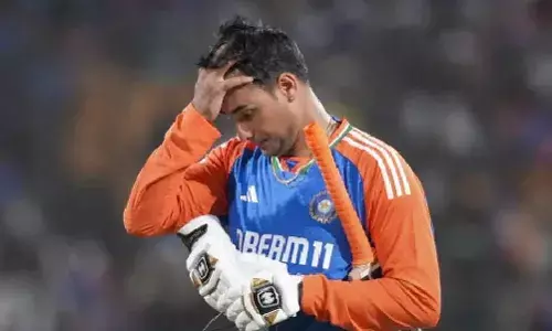 ജൂനിയര്‍ യുവരാജിന് സിക്‌സ് അടിക്കാന്‍ ഇന്ത്യയിലെ ഫ്‌ളാറ്റ് വേണമായിരിക്കും; വിണ്ടും നിരാശപ്പെടുത്തി അഭിഷേക് ശര്‍മ്മ; താരത്തിന്റെ കണക്കുകള്‍ അതിദയനീയം; ആരാധകര്‍ കട്ടകലിപ്പില്‍