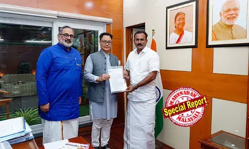 മുനമ്പം ജനതയെ സംരക്ഷിക്കും;   ജനങ്ങള്‍ക്ക് വീടുവിട്ട് ഇറങ്ങിപ്പോകേണ്ടി വരില്ല;  കേരള സര്‍ക്കാര്‍ വിഷയത്തില്‍ രാഷ്ട്രീയം കളിക്കുന്നു;  വഖഫ് നിയമ ഭേദഗതി പാസാകുന്നതോടെ പ്രതിസന്ധികള്‍ ഇല്ലാതാകും;  രാജീവ് ചന്ദ്രശേഖറിനും ഷോണ്‍ ജോര്‍ജ്ജിനും ഉറപ്പുനല്‍കി കേന്ദ്രമന്ത്രി കിരണ്‍ റിജിജു