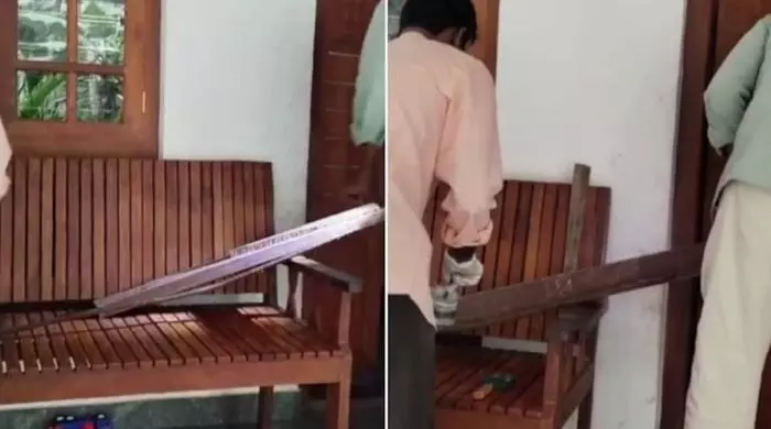 കോഴിക്കോട് ആളില്ലാത്ത വീട്ടിൽ കവർച്ച; 10 പവൻ സ്വർണാഭരണങ്ങൾ മോഷണം പോയി; അന്വേഷണം ആരംഭിച്ച് പോലീസ് കോഴിക്കോട് ആളില്ലാത്ത വീട്ടിൽ കവർച്ച; 10 പവൻ സ്വർണാഭരണങ്ങൾ മോഷണം പോയി; അന്വേഷണം ആരംഭിച്ച് പോലീസ്