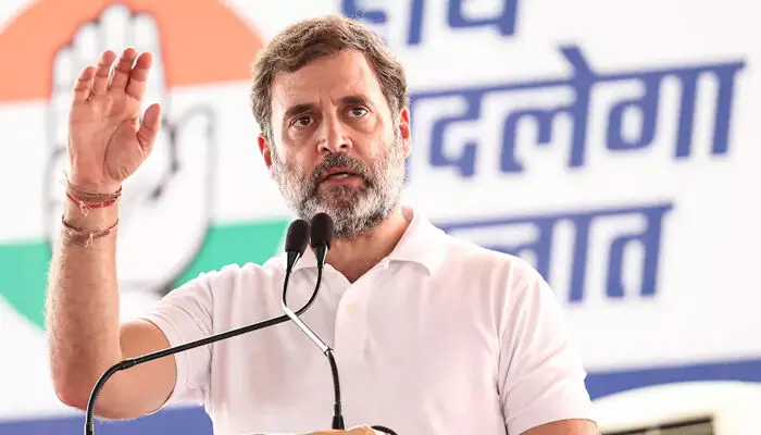 മഹാരാഷ്ട്ര തിരഞ്ഞെടുപ്പ് പ്രചാരണത്തില് രാഹുല് ഗാന്ധി വ്യാജ പ്രചാരണം നടത്തുന്നു; സംസ്ഥാനങ്ങള് തമ്മിലും സംസ്ഥാനവും കേന്ദ്രവും തമ്മിലും ഭിന്നിപ്പുണ്ടാക്കാന് നോക്കുന്നു; പെരുമാറ്റച്ചട്ടത്തിന്റെ നഗ്നമായ ലംഘനം; രാഹുല് ഗാന്ധിക്കെതിരെ തിരഞ്ഞെടുപ്പ് കമ്മീഷന് പരാതി നല്കി ബിജെപി; കേസെടുക്കണമെന്നും ആവശ്യം മഹാരാഷ്ട്ര തിരഞ്ഞെടുപ്പ് പ്രചാരണത്തില് രാഹുല് ഗാന്ധി വ്യാജ പ്രചാരണം നടത്തുന്നു; സംസ്ഥാനങ്ങള് തമ്മിലും സംസ്ഥാനവും കേന്ദ്രവും തമ്മിലും ഭിന്നിപ്പുണ്ടാക്കാന് നോക്കുന്നു; പെരുമാറ്റച്ചട്ടത്തിന്റെ നഗ്നമായ ലംഘനം; രാഹുല് ഗാന്ധിക്കെതിരെ തിരഞ്ഞെടുപ്പ് കമ്മീഷന് പരാതി നല്കി ബിജെപി; കേസെടുക്കണമെന്നും ആവശ്യം