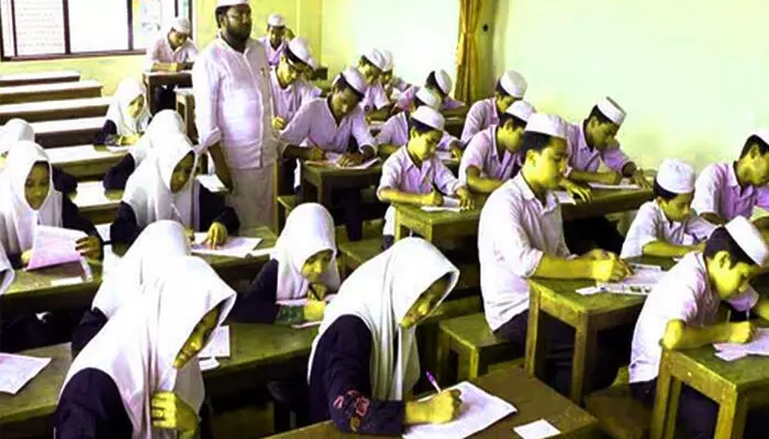 മദ്രസ വിദ്യാഭ്യാസ നിയമം: സുപ്രീം കോടതിയുടേത് ഭരണഘടനാവകാശം ഉയര്‍ത്തിപ്പിടിച്ച വിധിയെന്ന് സമസ്ത കേരള ഇസ്ലാം മത വിദ്യാഭ്യാസ ബോര്‍ഡ്; ഉപതെരഞ്ഞെടുപ്പില്‍ മദ്രസകള്‍ക്ക് അവധിയും പ്രഖ്യാപിച്ചു