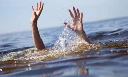 കണ്ണൂരിൽ പുഴയിൽ ചാടിയ യുവാവ് മരിച്ചു; അപകടം പോലീസിനെ കണ്ട് പേടിച്ച് ഓടവെ; പ്രതിഷേധവുമായി നാട്ടുകാർ