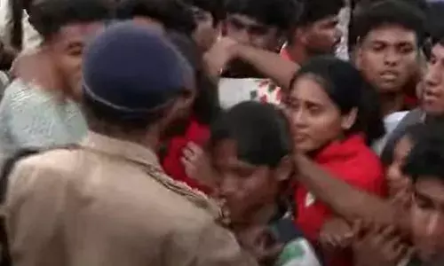 പോയിന്റ് പട്ടികയില്‍ നവാമുകുന്ദ, പക്ഷേ പ്രഖ്യാപിച്ചപ്പോള്‍ രണ്ടാം സ്ഥാനം ജി വി രാജയ്ക്ക്; ശിവന്‍കുട്ടിയെ തടഞ്ഞ് വിദ്യാര്‍ഥികള്‍: സമാപന വേദിയില്‍ കയ്യാങ്കളി; പോലീസ് മര്‍ദ്ദിച്ചെന്ന് കുട്ടികള്‍: സ്‌കൂളുകള്‍ ഹൈക്കോടതിയിലേക്ക്