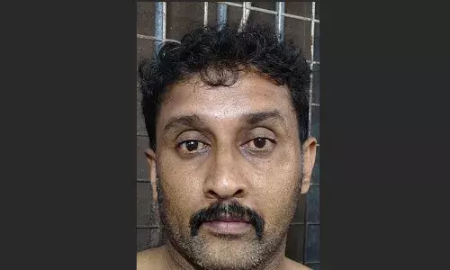 സുഹൃത്തിനൊപ്പം കാറിലിരുന്ന യുവതിയുടെ മൊബൈല്‍ ഫോണ്‍ ഭീഷണിപ്പെടുത്തി തട്ടിയെടുത്തു: പ്രതി പിടിയില്‍