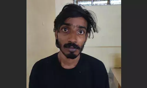 പൊലീസിനെ കണ്ടപ്പോള്‍ വിട്ടു പോകാന്‍ ശ്രമം; മോട്ടോര്‍ സൈക്കിളിന്റെ ബാഗില്‍ നിന്ന് പിടികൂടിയത് ഒന്നര കിലോയിലധികം കഞ്ചാവ്; കടത്തുകാരന്‍ യുവാവ് അറസ്റ്റില്‍