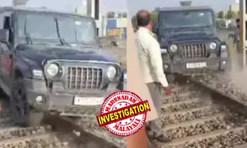 റീല്‍സ് ചിത്രീകരിക്കാന്‍ ഥാര്‍ ഓടിച്ചുകയറ്റിയത് റെയില്‍വെ ട്രാക്കില്‍; ട്രെയിന്‍ വരുന്നത് കണ്ടിട്ടും വാഹനം മാറ്റാനായില്ല;  മദ്യലഹരിയിലായിരുന്ന ഡ്രൈവര്‍ പിടിയില്‍; ജയ്പൂരില്‍ നിന്നുള്ള ദൃശ്യങ്ങള്‍ സാമൂഹ്യ മാധ്യമങ്ങളില്‍