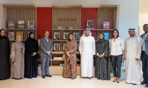 മെലീഹ - ആന്‍ഷ്യന്റ് ട്രഷേഴ്‌സ് ഓഫ് ദ യുഎഇ പുസ്തകം പുറത്തിറങ്ങി, ആദ്യ കോപ്പിയില്‍ ഒപ്പുവച്ച് ഷാര്‍ജ ഭരണാധികാരി