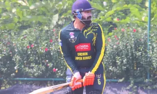 ബ്ലൂടൈഗേഴ്സ് കെ.എഫ്.പി.പി.എല് ടൂര്ണമെന്റില് സെഞ്ച്വറി നേട്ടവുമായി അര്ജുന് നന്ദകുമാര് ബ്ലൂടൈഗേഴ്സ് കെ.എഫ്.പി.പി.എല് ടൂര്ണമെന്റില് സെഞ്ച്വറി നേട്ടവുമായി അര്ജുന് നന്ദകുമാര്