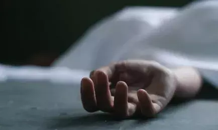 വാളയാറിൽ അച്ഛനും മകനും ഷോക്കേറ്റ് മരിച്ച നിലയിൽ; അപകടം തോട്ടിൽ നിന്ന് പാടത്തേക്ക് വെള്ളം ഒഴുക്കാനെത്തിയപ്പോൾ