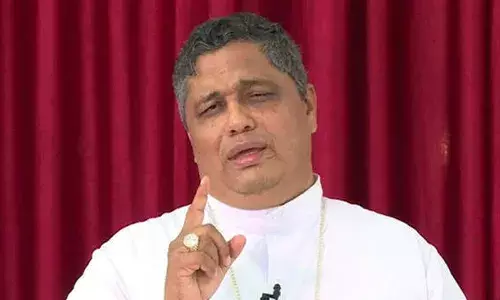 വര്‍ഗീയതയുടെ കാര്‍ഡ് ഇറക്കിയാല്‍ ഭയന്ന് പള്ളിക്കകത്ത് ഒളിക്കുന്നവരല്ല തങ്ങള്‍; വഖഫ് മന്ത്രി ഈ ജനതയുടെ അഭിപ്രായത്തെ വര്‍ഗീയതയുടെ കണ്ണുകളോടെ കാണാന്‍ ശ്രമിച്ചോയെന്ന് സംശയം; മുനമ്പത്ത് സര്‍ക്കാരിന് വീഴ്ച പറ്റി; സര്‍ക്കാരിനും മന്ത്രി അബ്ദുറഹിമാനും വിമര്‍ശനവുമായി ആര്‍ച്ച് ബിഷപ്പ് മാര്‍ ജോസഫ് പാംപ്ലാനി