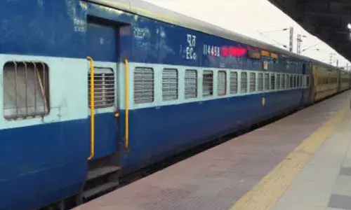 പാളം മുറിച്ചുകടക്കുന്നതിനിടെ തീവണ്ടി തട്ടി; കെ.എസ്.ആര്‍.ടി.സി. വനിതാ കണ്ടക്ടറുടെ കാലുകള്‍ അറ്റു