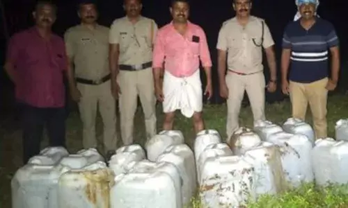 പാലക്കാട് ചിറ്റൂരിൽ വൻ സ്പിരിറ്റ് വേട്ട; പ്ലാസ്റ്റിക് കന്നാസുകളിലായി ഒളിപ്പിച്ചു സൂക്ഷിച്ചിരുന്ന 670 ലിറ്റർ സ്പിരിറ്റ്‌ എക്സൈസ് കണ്ടെടുത്തു; അന്വേഷണം ആരംഭിച്ച് എക്സൈസ്