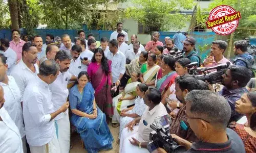 വഖഫ് ബോര്‍ഡ് ഭൂമി സ്വന്തമാക്കാന്‍ ശ്രമിക്കുന്നത് ലാന്‍ഡ് ജിഹാദ്; ലൗ ജിഹാദ് പോലെയാണ് ഇതും; കേരളത്തിലെ മന്ത്രിമാര്‍ മുനമ്പത്തെ ജനങ്ങളുടെ കണ്ണീര്‍ കാണുന്നില്ല; വഖഫ് ഭേദഗതി ബില്‍ പാസാകുന്നതോടെ പ്രശ്‌നപരിഹാരം ആകുമെന്ന ഉറപ്പ് നല്‍കി കേന്ദ്രമന്ത്രി ശോഭ കരന്തലജെ