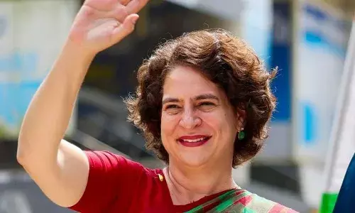 തിരുവമ്പാടി പോളിങ് ബൂത്തുകളിൽ പ്രിയങ്ക ഗാന്ധിയുടെ സന്ദർശനം; പിന്നാലെ പോലീസിന്റെ വൻ സന്നാഹം; വോട്ട് ചെയ്യാനെത്തിയ ആളുകൾ മടങ്ങി; പോലീസ് നടപടിക്കെതിരെ വിമർശനം