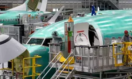 കടുത്ത സാമ്പത്തിക പ്രതിസന്ധി; അമേരിക്കൻ വിമാനനിർമാണ കമ്പനിയായ ബോയിങ് കൂട്ടപ്പിരിച്ചുവിടലിനൊരുങ്ങുന്നു; 17,000 പേരുടെ ജോലി നഷ്ടമാകും; ആശങ്കയിൽ ജീവനക്കാർ