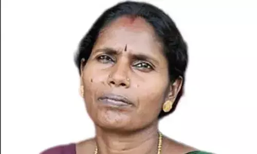 റോഡ് മുറിച്ച് കടക്കാന്‍ ശ്രമിക്കുന്നതിനിടെ മിനി ലോറിയിടിച്ച് കാല്‍നടയാത്രക്കാരി മരിച്ചു; ഒപ്പമുണ്ടായിരുന്ന യുവതി പരിക്കുകളോടെ ആശുപത്രിയില്‍