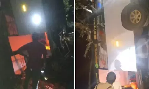 കണ്ണൂരില്‍ നാടക സംഘം സഞ്ചരിച്ച മിനി ബസ് മറിഞ്ഞ് അപകടം; രണ്ടു യുവതികള്‍ക്ക് ദാരുണാന്ത്യം