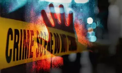 ജോലി ചെയ്യുന്ന കടയില്‍ നിന്ന് മടങ്ങവേ കത്തിക്കൊണ്ട് കുത്തിക്കൊല്ലാന്‍ ശ്രമം, കഴുത്തില്‍ ഷാള്‍ ഉള്ളതിനാല്‍ മുറിവ് ആഴത്തിലായില്ല; വിവാഹഭ്യര്‍ത്ഥന നിരസിച്ചതിന് വീട്ടമ്മയെ കൊലപ്പെടുത്താന്‍ ശ്രമം