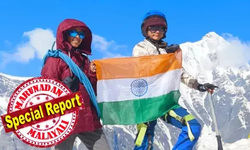 സാഹസികതയ്ക്ക് പ്രയാം ഒരു പ്രശ്‌നമല്ലെന്ന് തെളിയിച്ചവള്‍, മഞ്ഞും ചെളിയും ദുഷ്‌കരമായ യാത്രയിലും പൊരുതി ആ 13 വയസുകാരി ആഫ്രിക്കയിലെ ഏറ്റവും ഉയരം കൂടിയ പര്‍വതശിഖരമായ കിളിമഞ്ചാരോ; ചേര്‍ത്തലക്കാരി അന്നയ്ക്ക് കൂട്ടായി അച്ഛനും