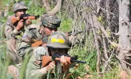 ബസ്തറിൽ സുരക്ഷാ സേനയുമായി വൻ ഏറ്റുമുട്ടൽ; അഞ്ച് മാവോയിസ്റ്റുകളെ വധിച്ചു; രണ്ട് ജവാന്മാർക്ക് പരിക്ക്; പ്രദേശത്ത് തിരച്ചിൽ തുടരുന്നു; ജാഗ്രത നിർദ്ദേശം