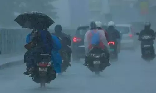 സംസ്ഥാനത്ത് വീണ്ടും ശക്തമായ മഴയ്ക്ക് സാധ്യത; 40 കി.മീ വേഗതയിൽ കാറ്റിനൊപ്പം ഇടിമിന്നലും; മുന്നറിയിപ്പ് നൽകി കേന്ദ്രകാലാവസ്ഥ വകുപ്പ്