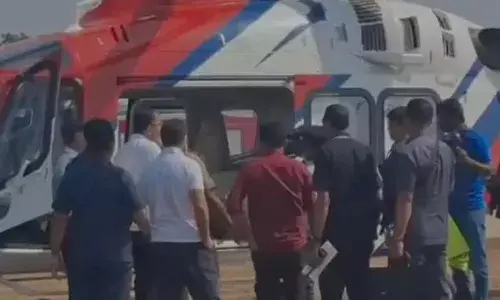 അമരാവതിയില്‍ രാഹുല്‍ ഗാന്ധിയുടെ ബാഗ് പരിശോധിച്ച് തെരഞ്ഞെടുപ്പ് കമ്മീഷന്‍; ദൃശ്യങ്ങള്‍ പുറത്തുവന്നതോടെ കടുത്ത വിമര്‍ശനവുമായി കോണ്‍ഗ്രസ് നേതാക്കള്‍; ബിജെപി നേതാക്കളുടെ ബാഗ് പരിശോധിക്കണ്ടേ എന്ന് ചോദ്യം